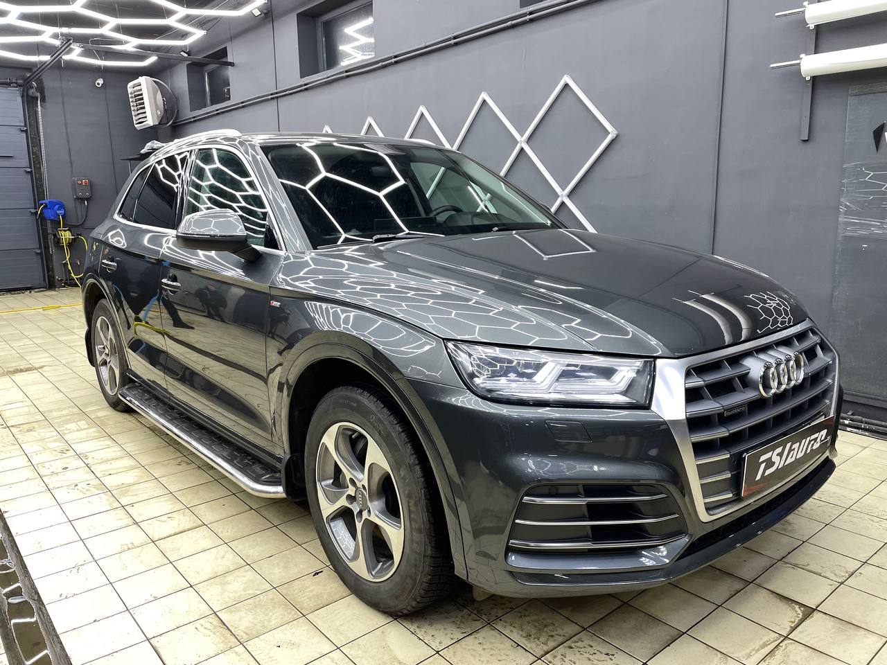 Контурная подсветка салона Audi Q5 с управлением фото и цена установки