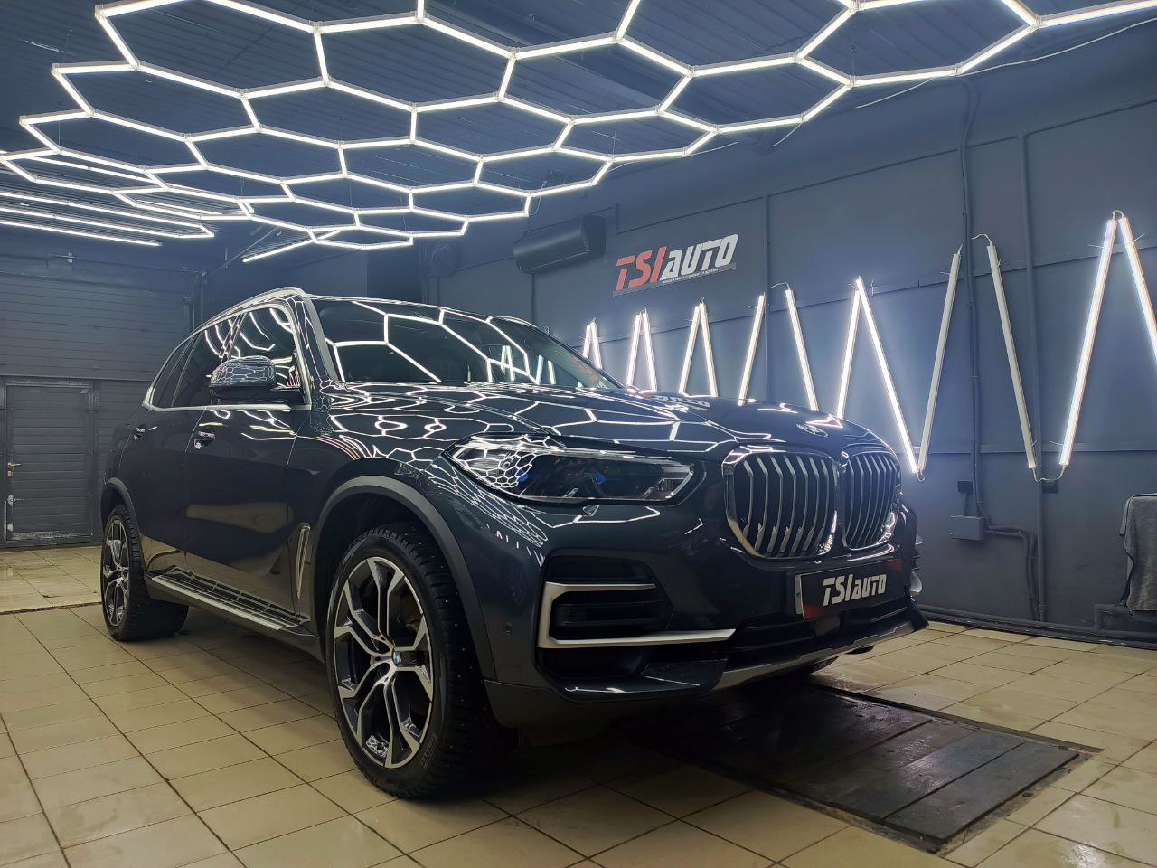 Химчистка салона BMW X5 в Воронеже