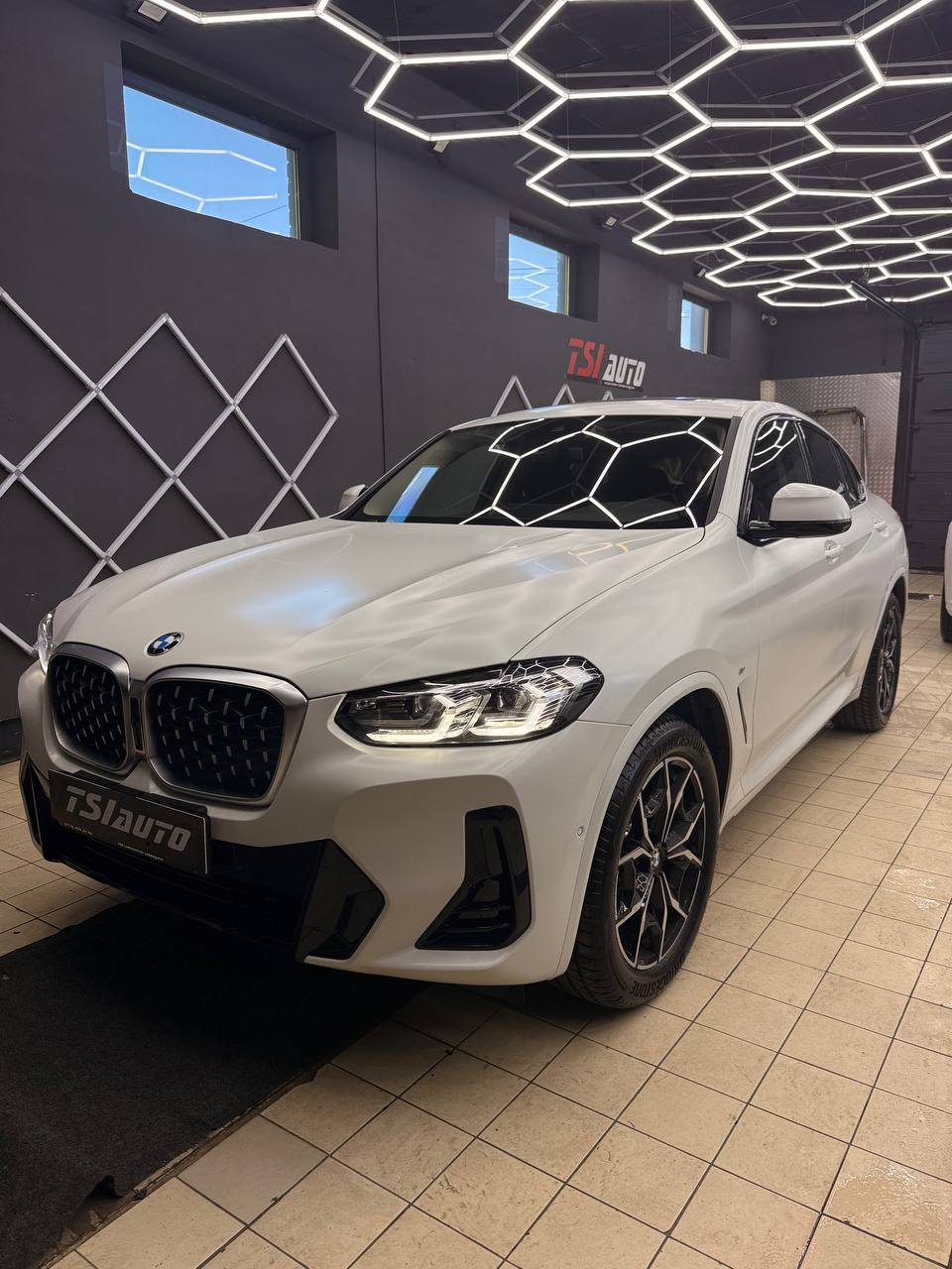 Оклейка защитной пленкой кузова BMW X4 фото и цены