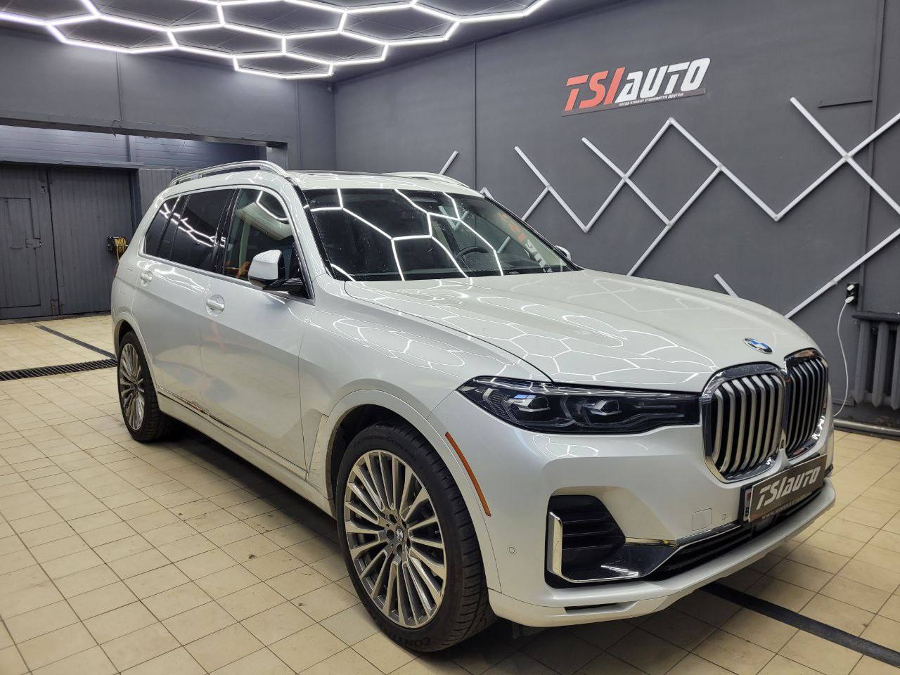 Шумоизоляция BMW X7 в Воронеже