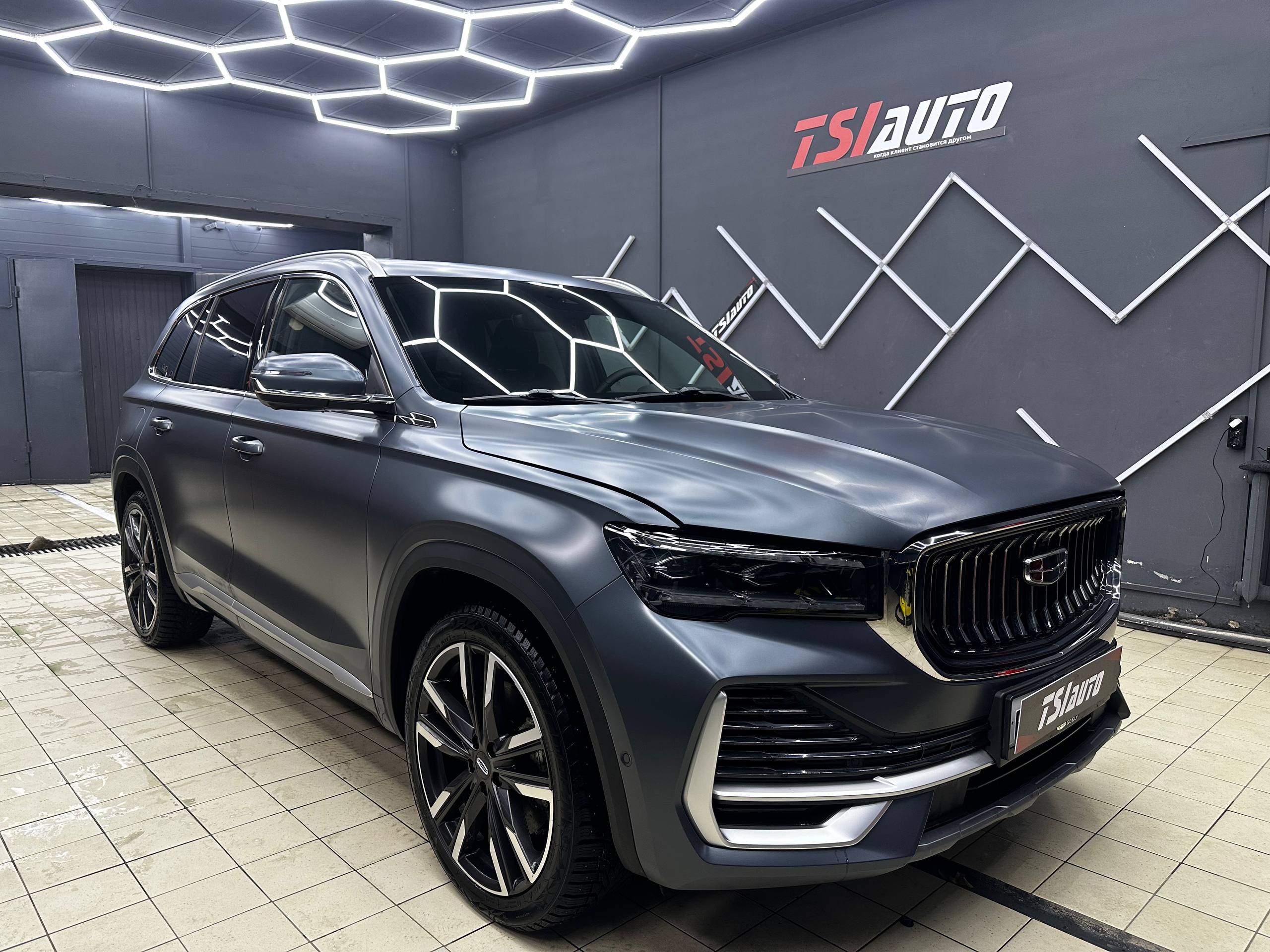 Geely Monjaro оклейка лобового стекла в Воронеже