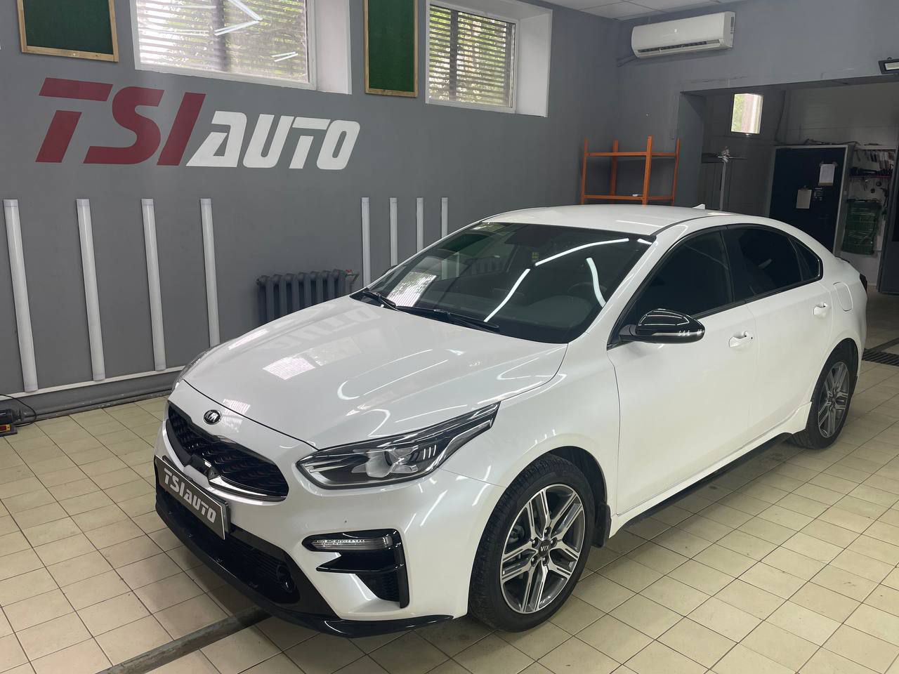 Подсветка салона KIA Cerato с управлением фото и цена установки