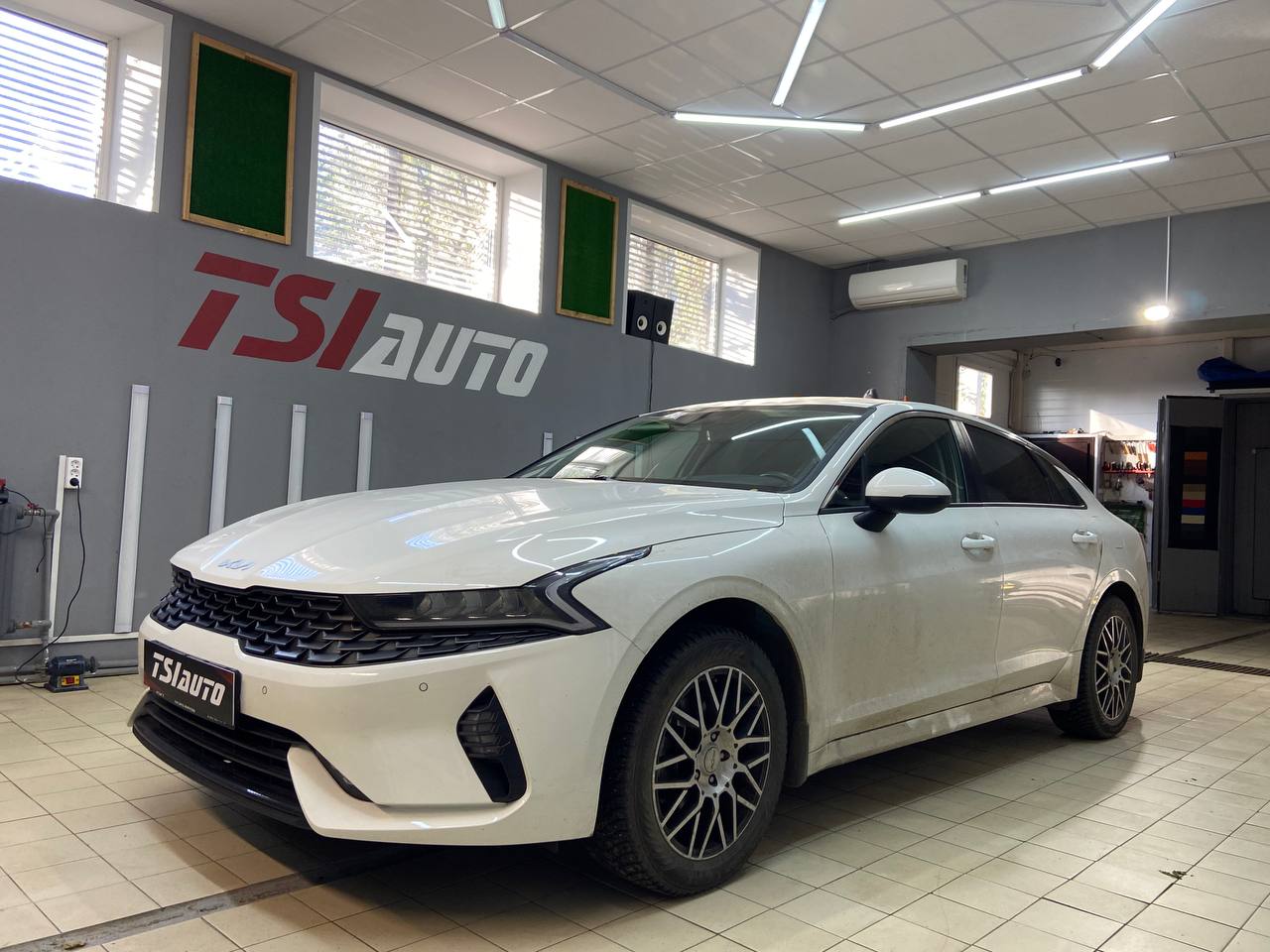 Установка каркасных чехлов в Kia K5