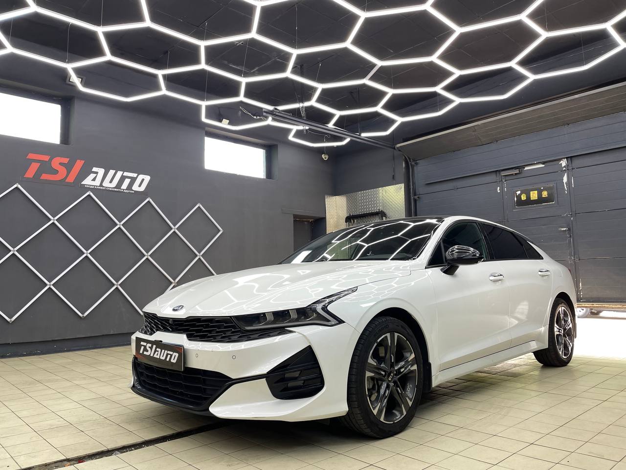 Химчистка KIA K5 и мойка двигателя в Воронеже