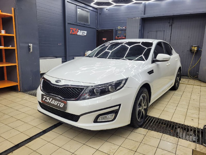KIA Optima установка ГУ с камерой заднего вида в Воронеже