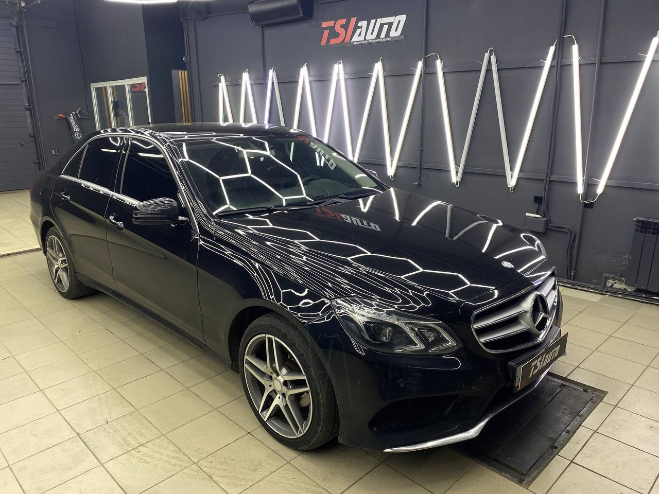 Mercedes E-class w212 установка подсветки салона в Воронеже