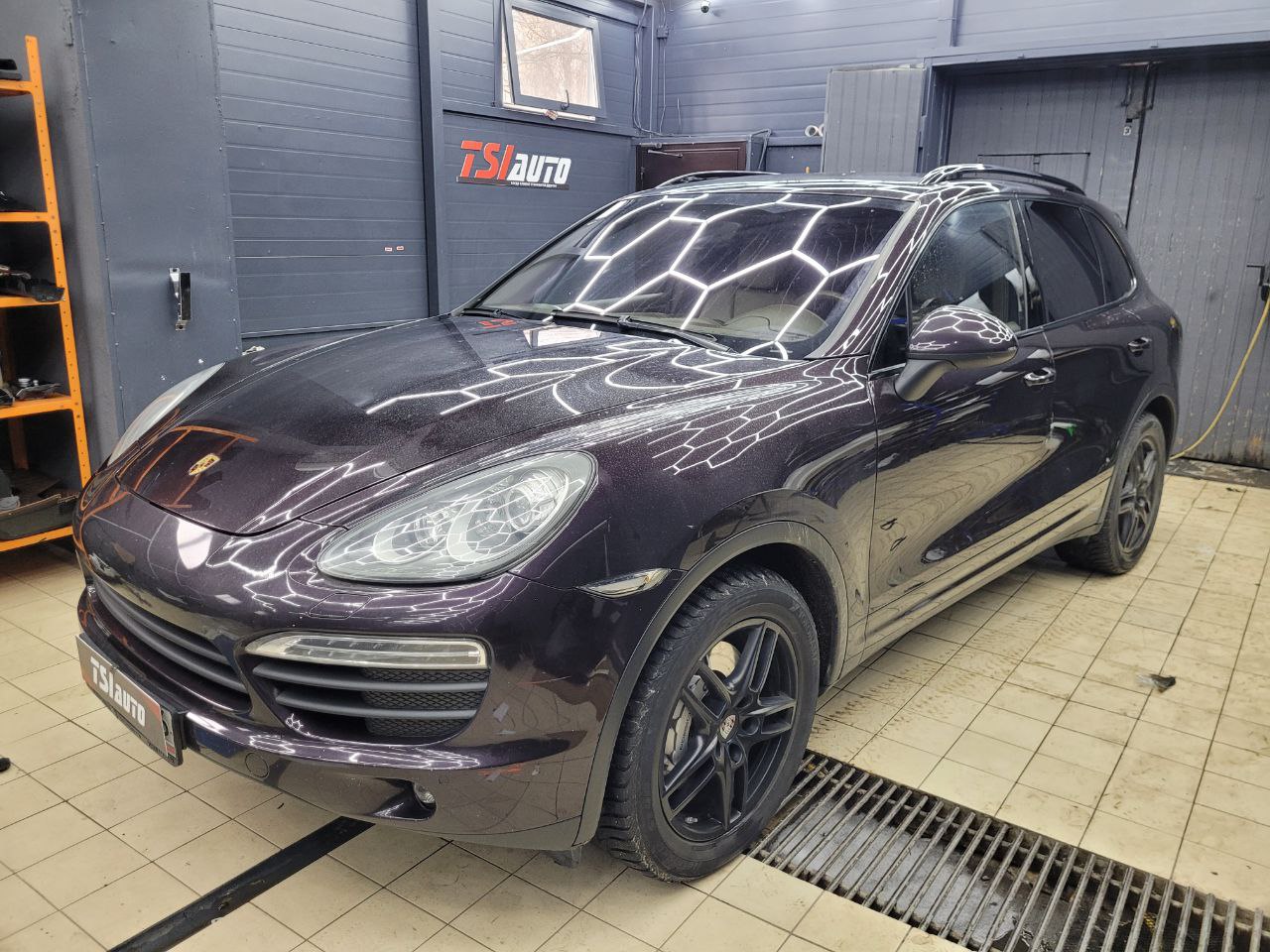 Porsche Cayenne тонировка задних фонарей пленкой в Воронеже - фото и цены