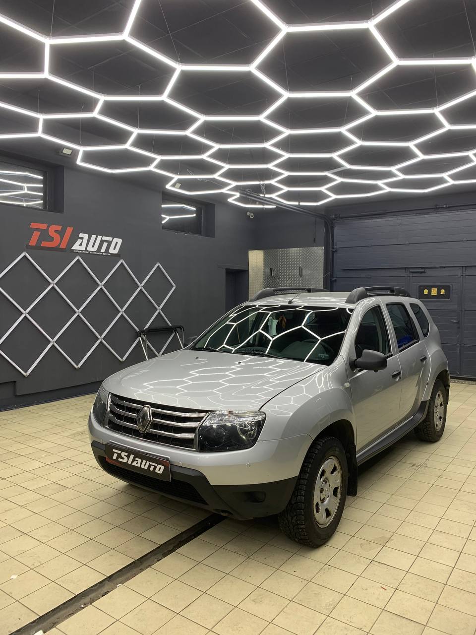Замена головного устройства с 4 камерами Renault Duster фото и цены