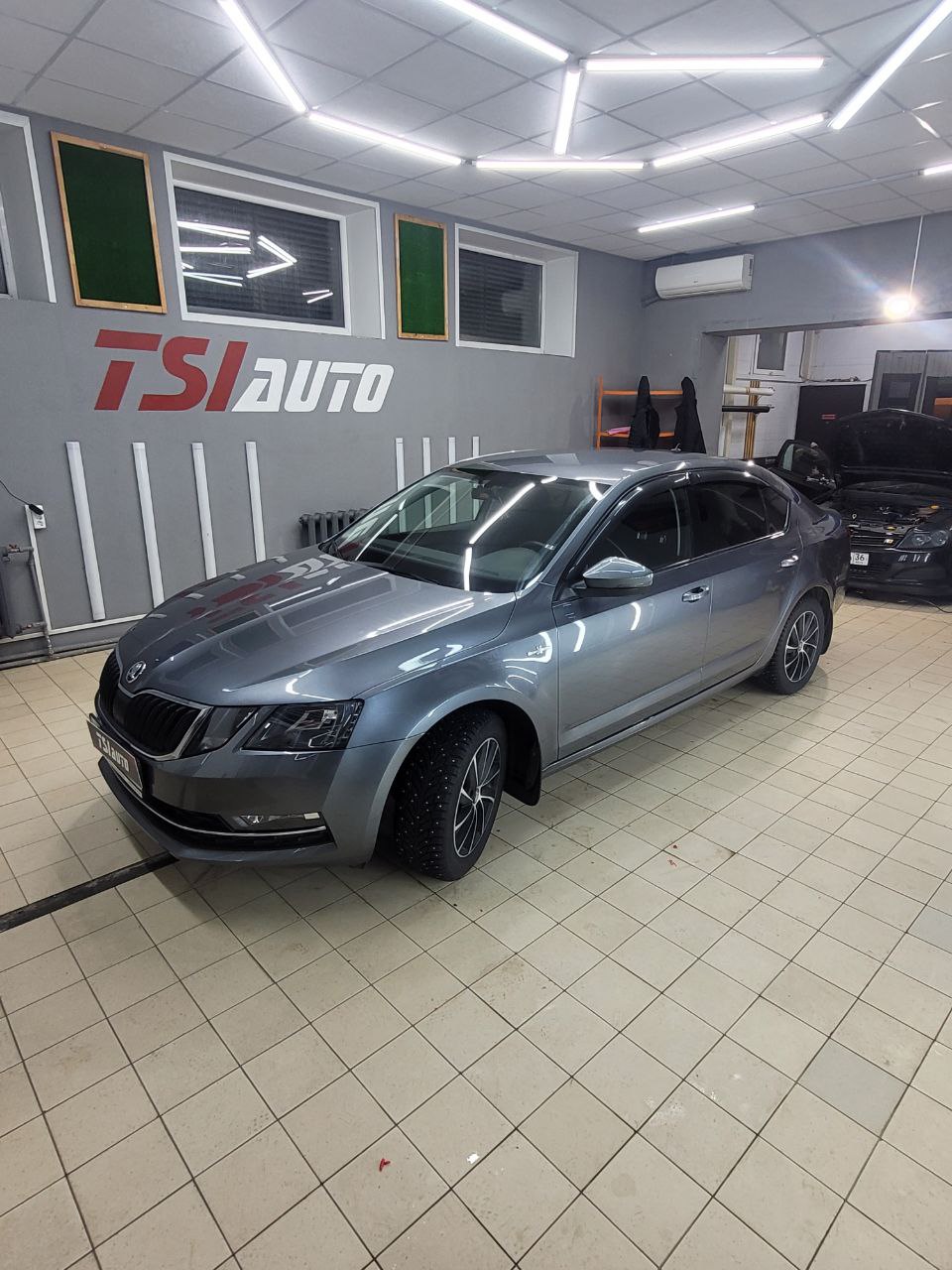 Skoda Octavia A7 оклейка бронепленкой в Воронеже