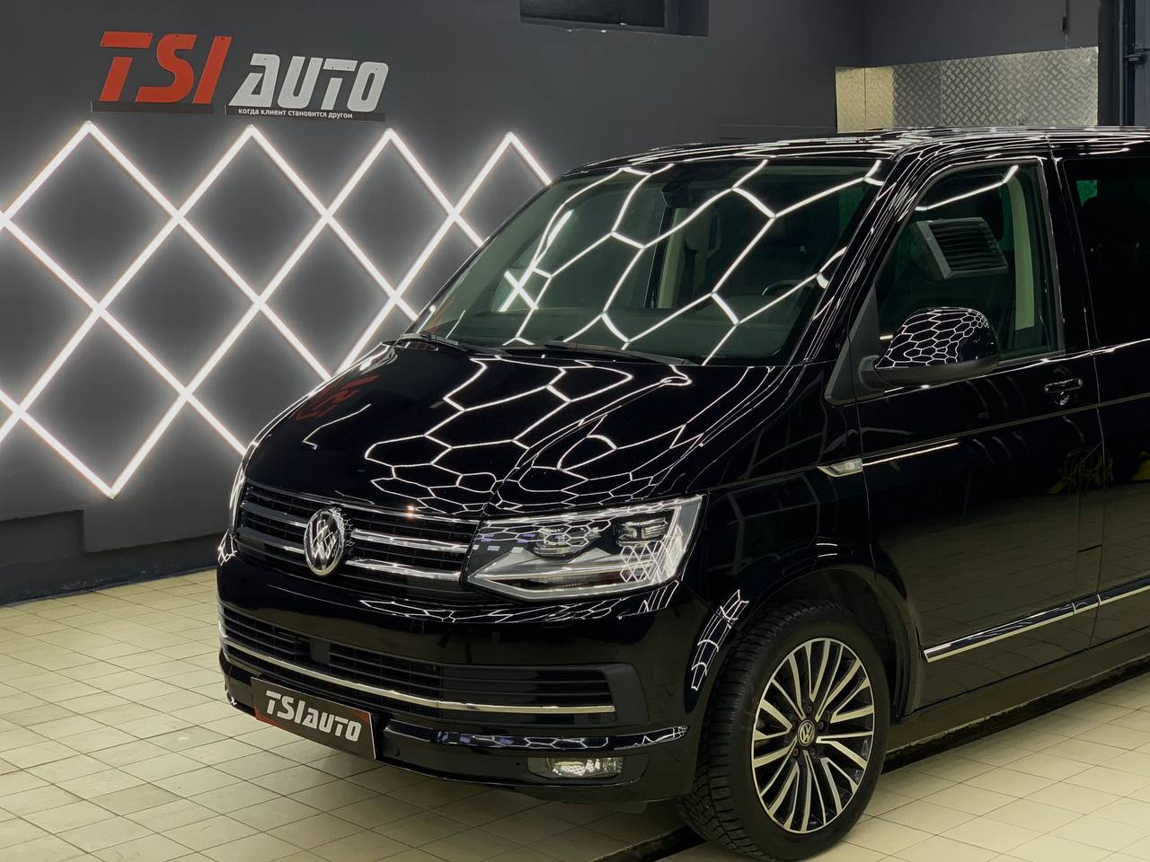Volkswagen Multivan полировка и нанесение керамики в Воронеже