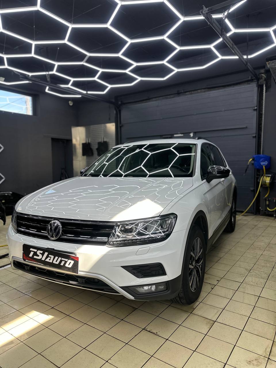 Оклейка защитной пленкой кузова Volkswagen Tiguan фото и цены