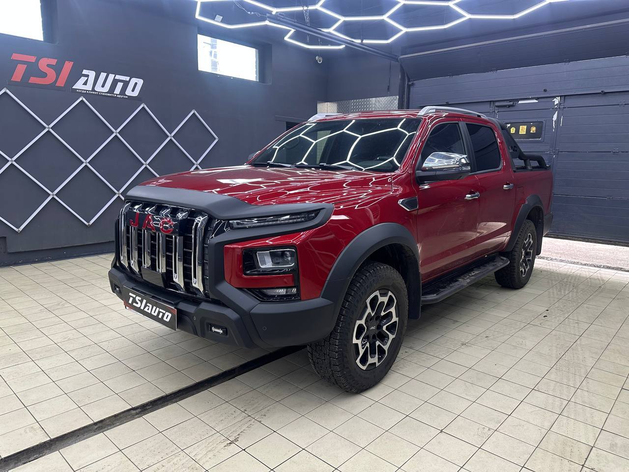 Оклейка защитной пленкой кузова Jac T9 фото и цены