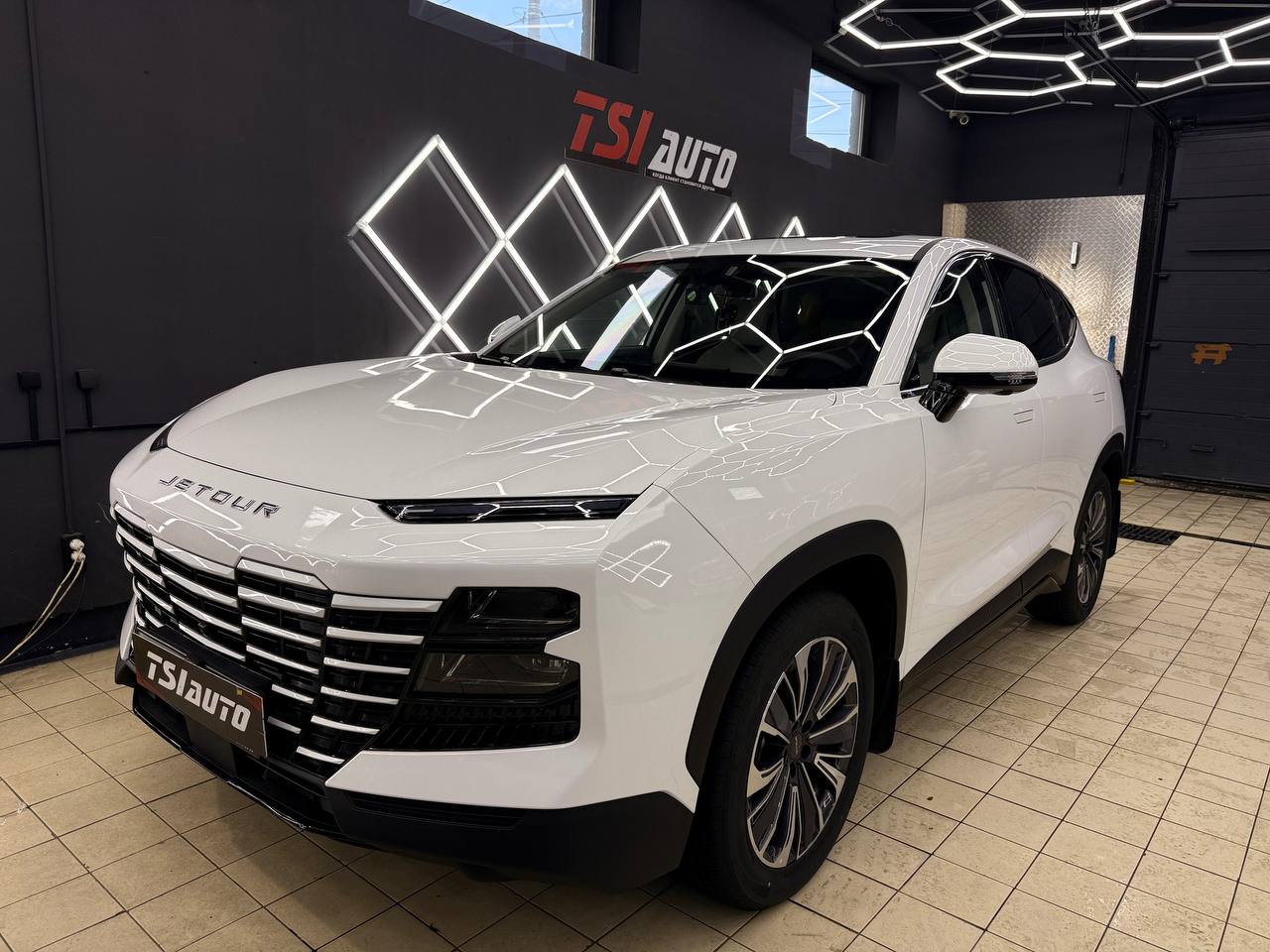 Оклейка защитной пленкой кузова Jetour Dashing фото и цены