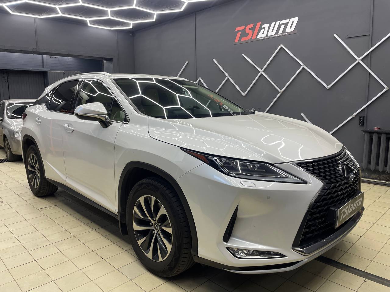 Химчистка салона Lexus RX 300 фото и цены
