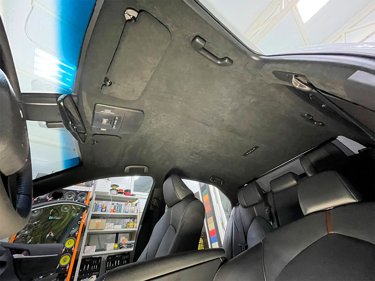 Toyota Camry v70 перетяжка салона в Воронеже