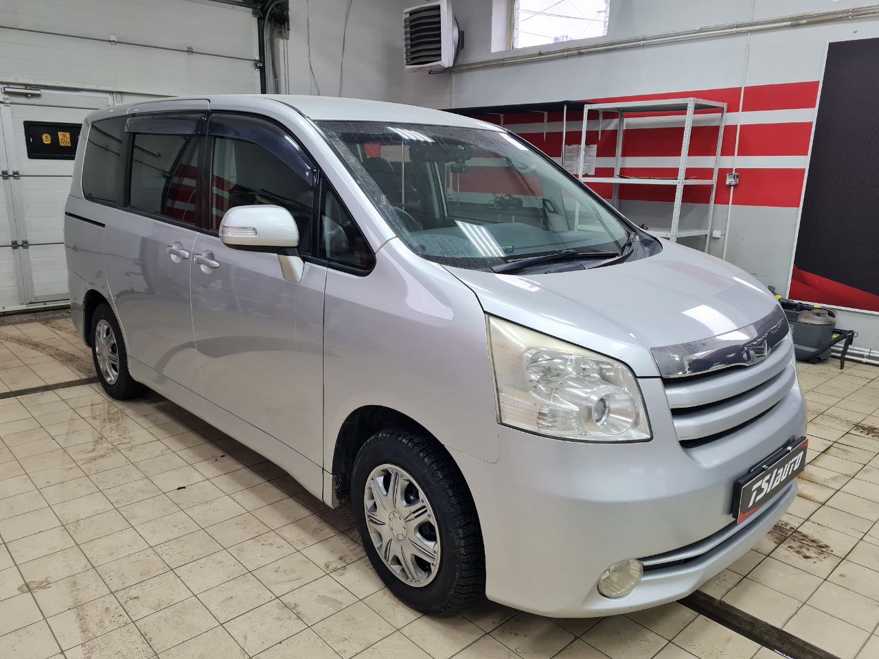 Перетяжка сидений Toyota Noah в Воронеже