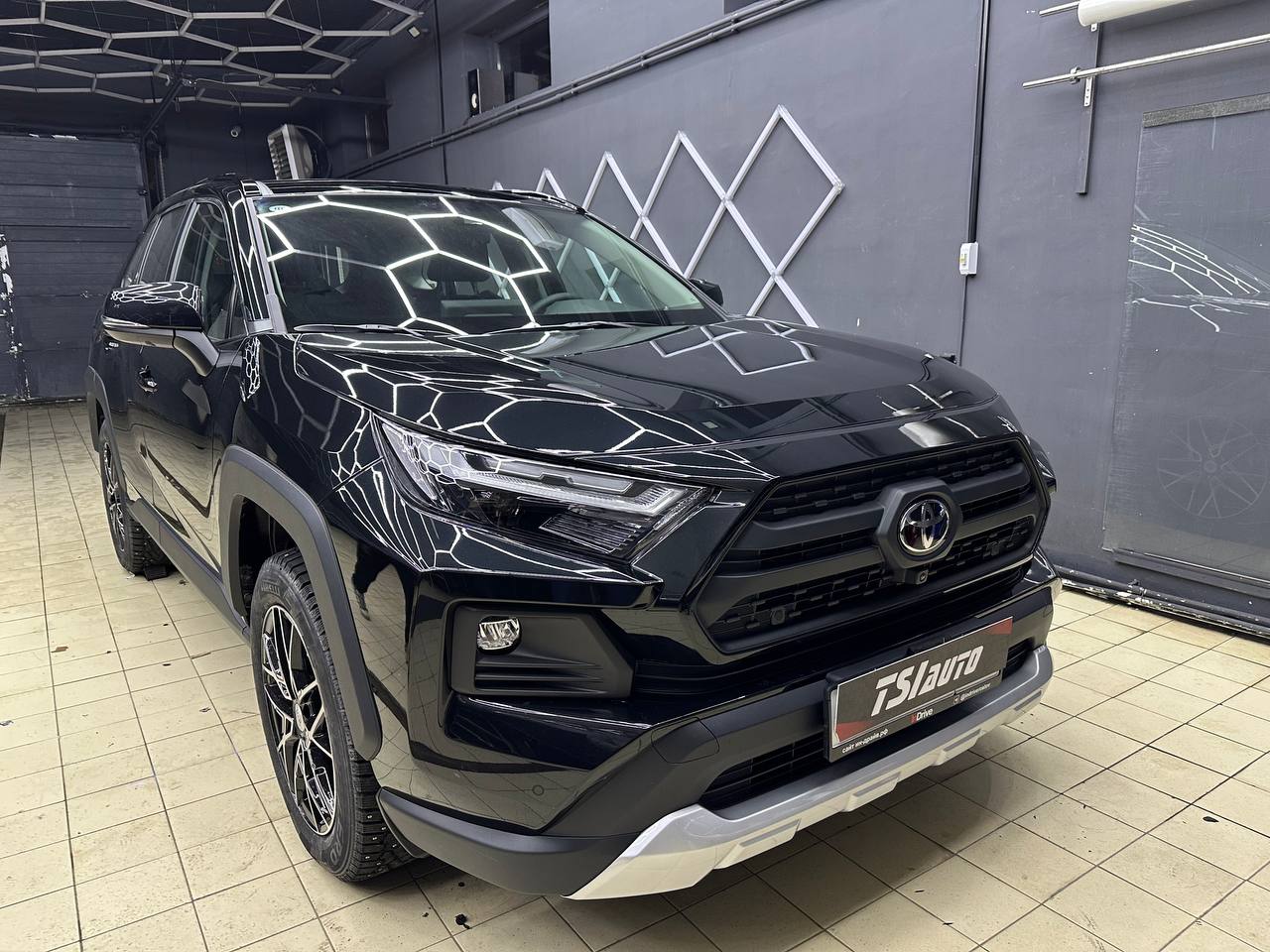 Правильная шумоизоляция Toyota RAV 4 5gen в Воронеже