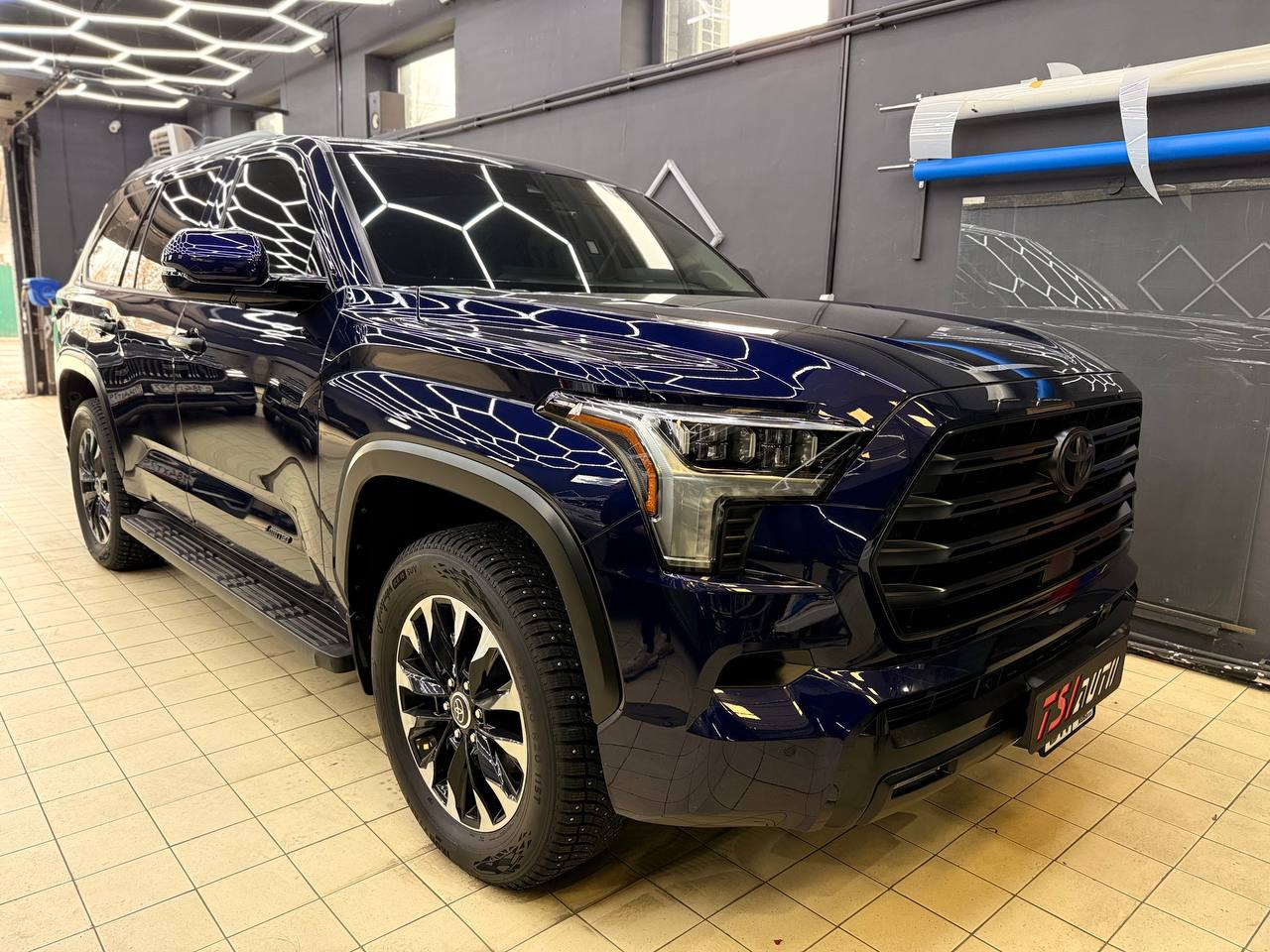 Оклейка защитной пленкой кузова Toyota Sequoia фото и цены